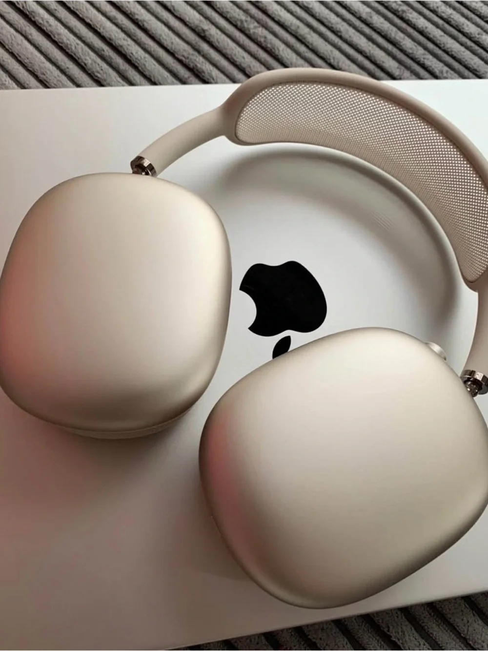 Apple AirPods Max Over-Ear Headphones - Gold/Cream